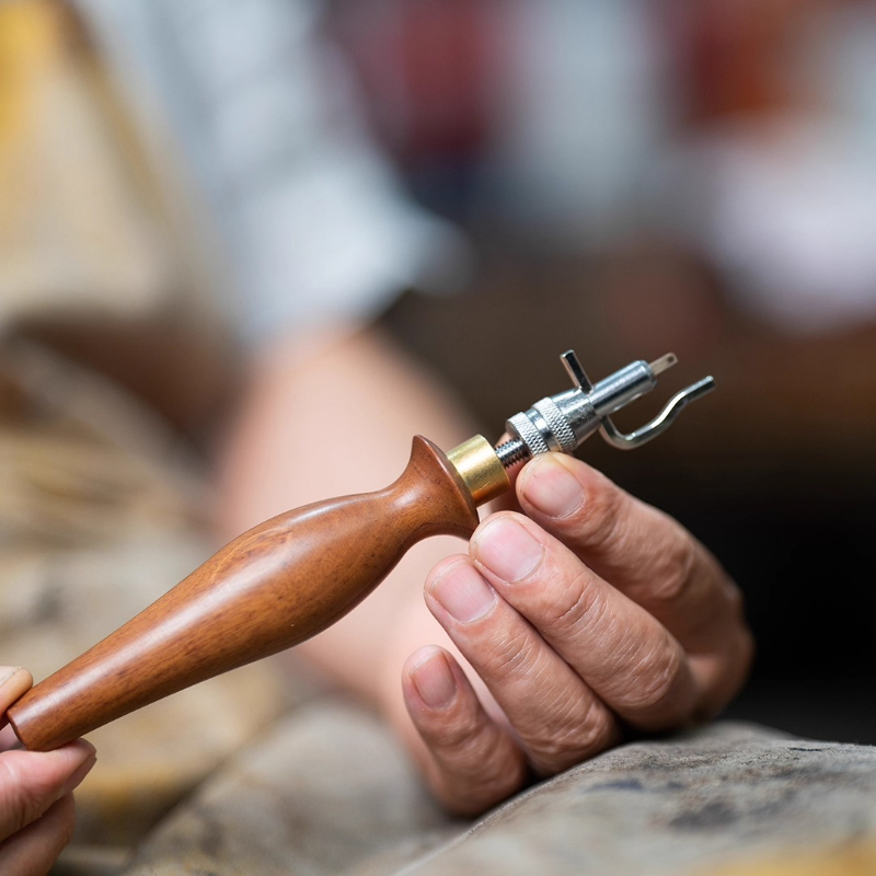 1.6 Teste di coltello Strument - Leatherwork Knives recensione e prezzo